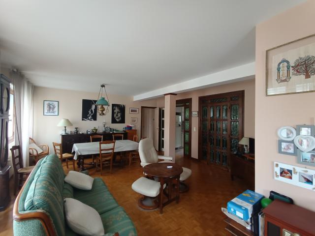 GRAND APPARTEMENT DANS UNE PETITE RESIDENCE SECURISEE PROCHE COLISEUM