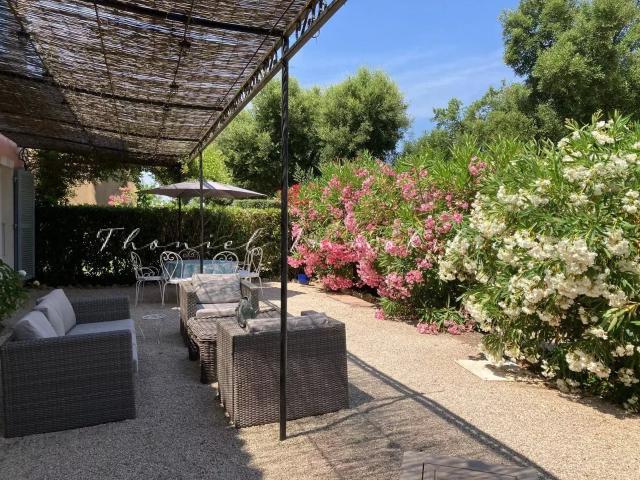 Grand appartement de 82 m2 avec jardin dans une résidence av. 82m² Gassin