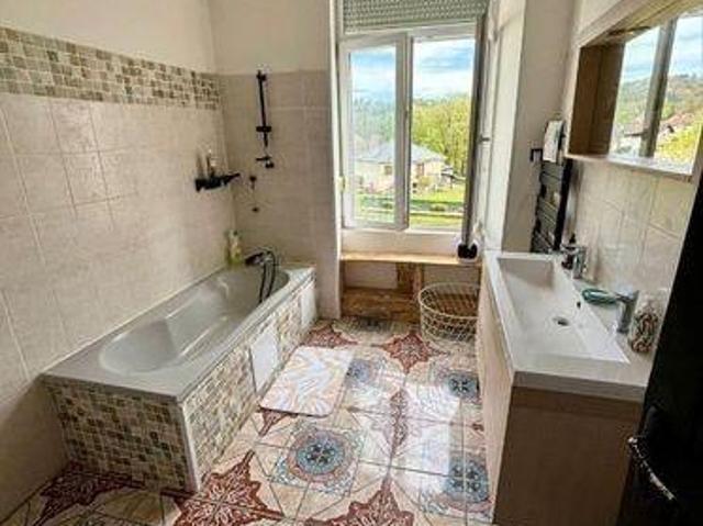 Grand appartement de 120m2 dans un château