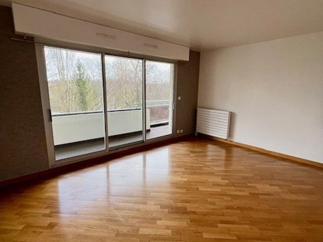 Grand appartement de 2 pièces avec balcon à Brunoy