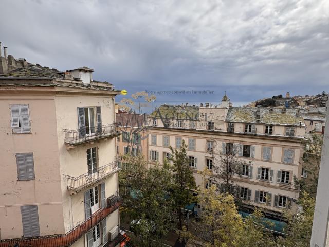 GRAND APPARTEMENT DE 3 PIECES MEUBLÉ CENTRE VILLE BASTIA