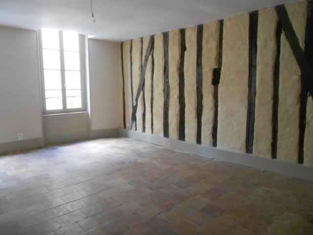 GRAND APPARTEMENT DE TYPE 2