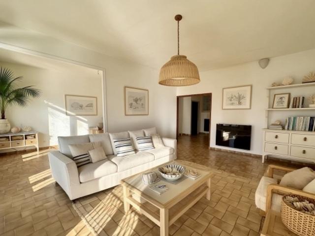 Grand appartement de caractère Quai du Cadre Royal