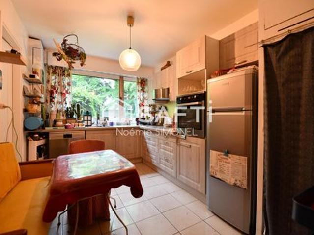 Grand appartement de quatre pièces avec un grand jardin !