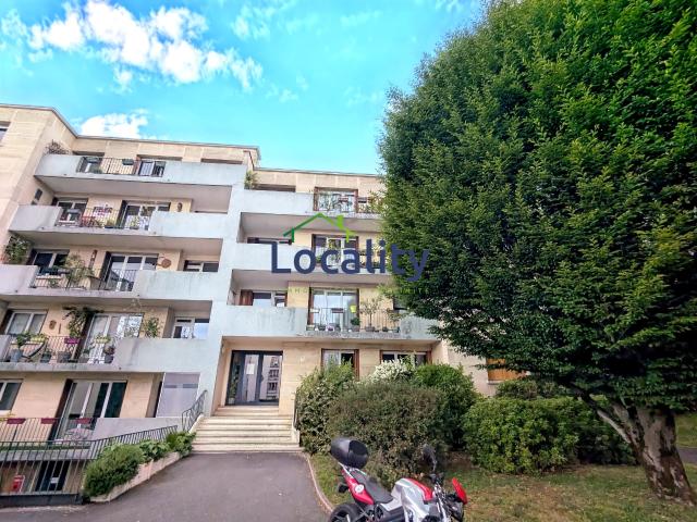 Grand appartement en location avec balcon à Fontenay Aux Roses