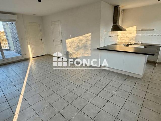 Grand appartement f2 en dernier etage avec vue dominante