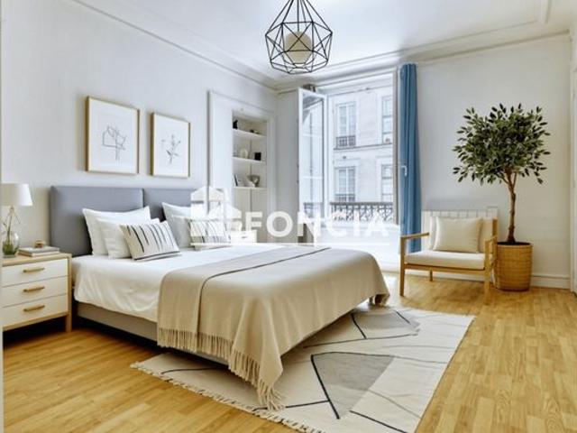 Grand appartement familial avec ascenseur – à rénover