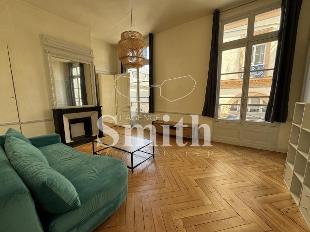 GRAND APPARTEMENT: HYPER CENTRE