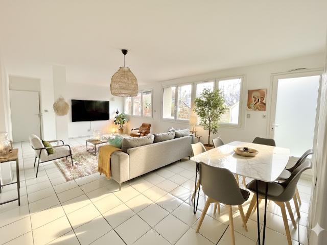 Grand appartement lumineux 1er étage