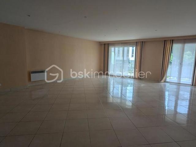 Grand appartement lumineux avec garage double – Petit Chantilly, Orvault