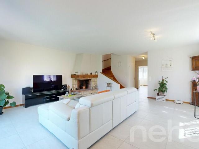 Grand appartement lumineux, calme absolu, entre lac et autoroute