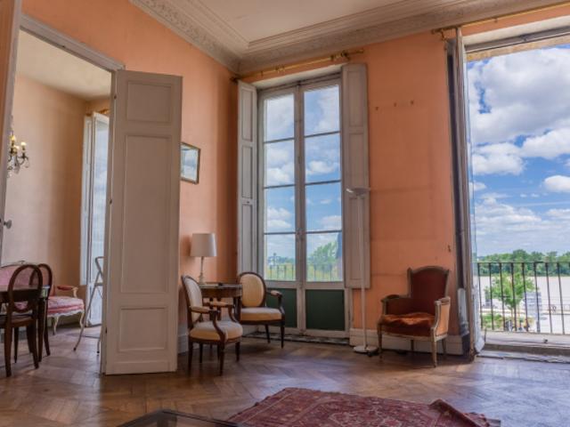 Grand appartement lumineux de 140m2 avec vue panoramique sur