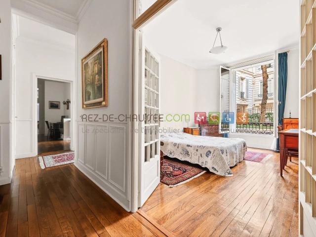 GRAND APPARTEMENT PRES DU METRO RUE DE LA POMPE
