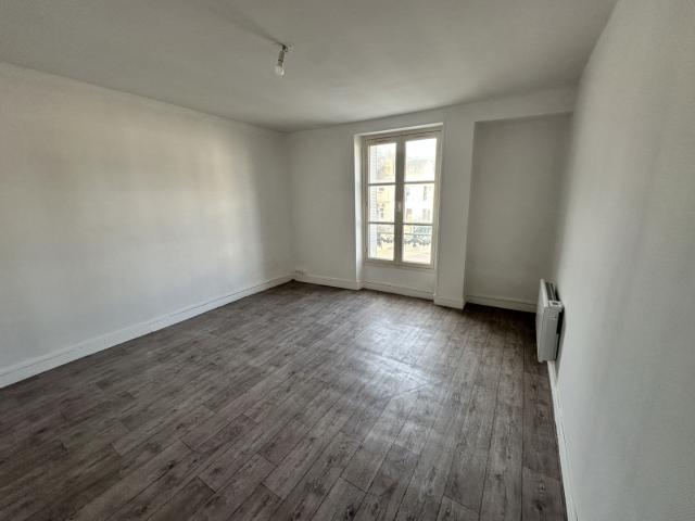 Grand appartement rénové en centre ville, Cloyes les trois rivières