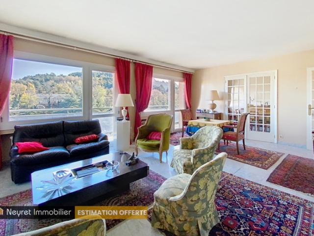 GRAND APPARTEMENT/BALCONS/GARAGE ET CAVES