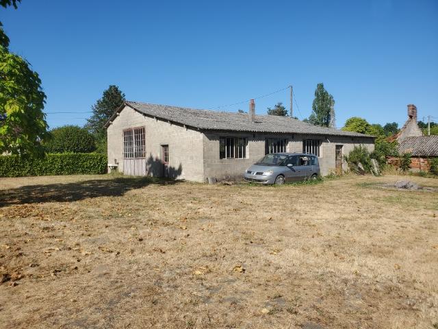 Grand atelier avec 6 477 m2 de terrain