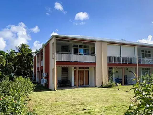 Grand Bourg 97112 Achat / Vente appartement 1 pièce t1 au dernier étage