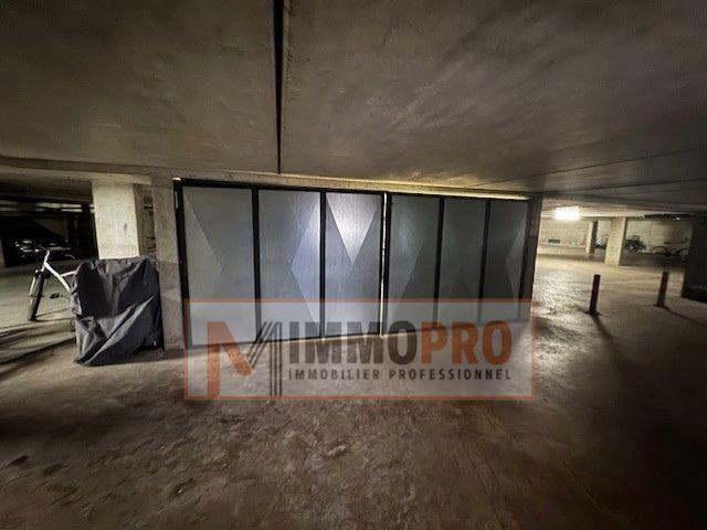 Grand box fermé en sous sol Villeneuve Loubet Plage 24 m2