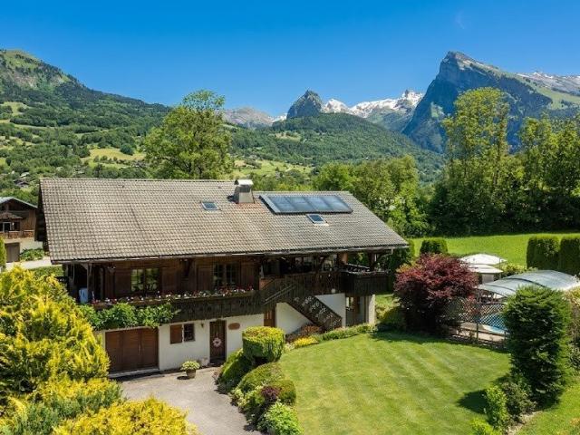 Grand Chalet avec Hébergement Flexible, 9 Lits, Morillon 329m² Morillon