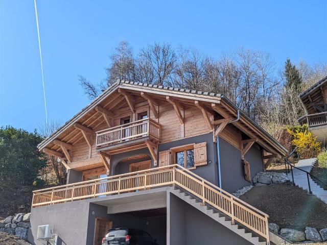 Grand chalet de 3 chambres récemment construit, Morillon 90m² Morillon