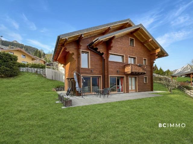 Grand chalet lumineux avec vue sur les Alpes | BC IMMO