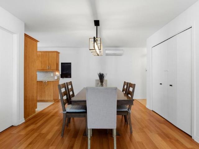 Grand condo 4 1/2 à louer à Ste Dorothée laval quartier Villas sur rive, libre immédiatement