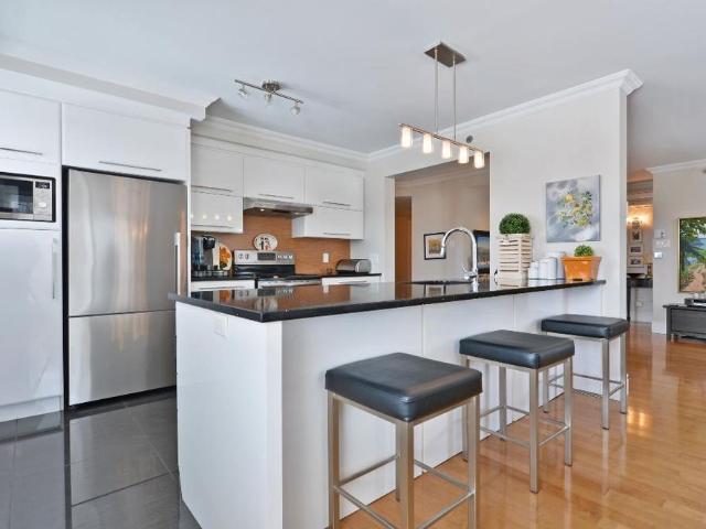 Grand Condo vue sur le Golf de la faune, 1 Stationnement intérieur, Disponible 1 juin