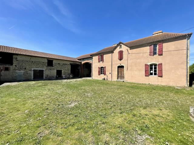 Grand corps de ferme à rénover à Hères 202m² Hères