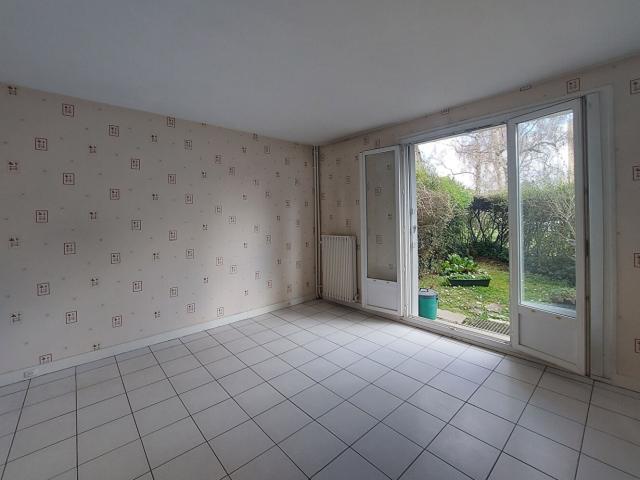 GRAND DEUX PIECES AVEC JARDIN