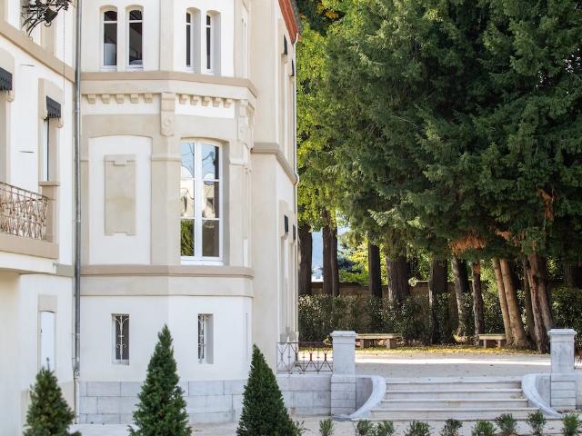 Grand domaine comprenant un manoir et deux villas en centre. 730m² Valence