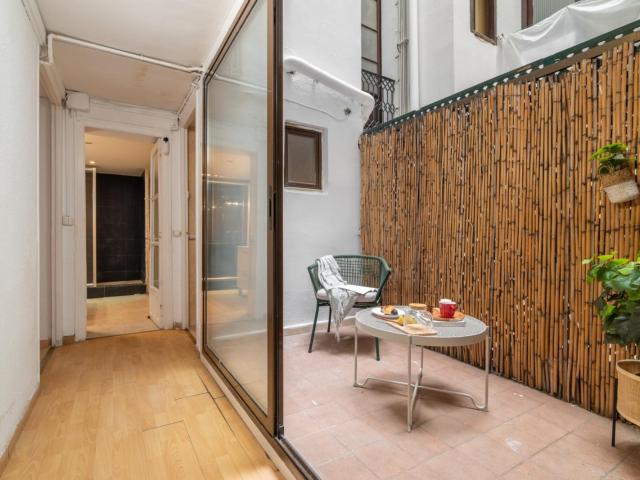 Grand double bedroom next to Universitat Pompeu Fabra
