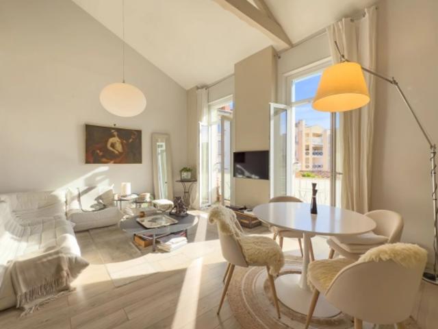 Grand duplex bourgeois à deux pas du centre de Cannes