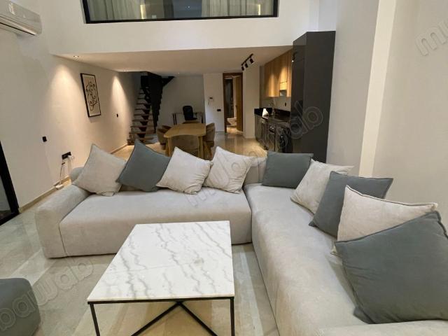 Grand duplex meublé à louer – Quartier Palmier