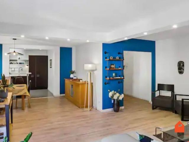 Grand duplex meublé de standing avec terrasse, balcon et garage – Quai Joseph Gillet