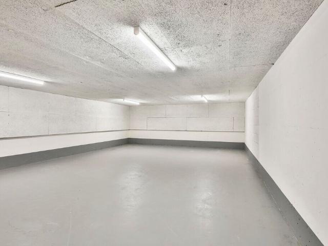 Grand espace de stockage en plein centre ville | dreamo. Ch