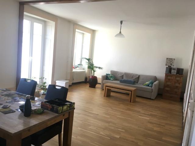 Grand et lumineux 3,5 pièces d'environ 120m2 avec jardin