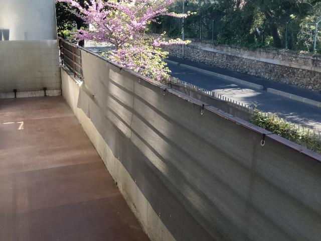 Pépite à Montpellier T1 entièrement rénové vue sur le vert + climatisation !