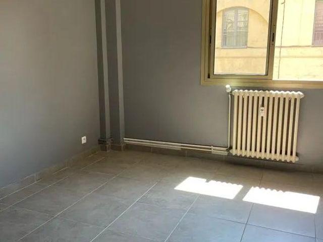 Grand F2 46m² entièrement rénové très lumineux