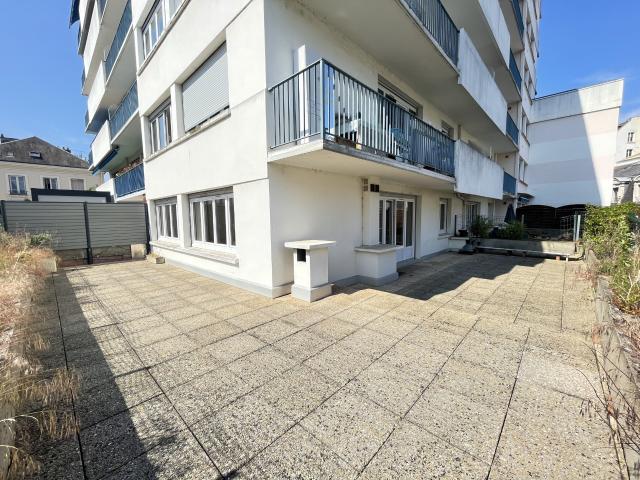 GRAND F2 COEUR DE VILLE à VICHY AVEC TERRASSE