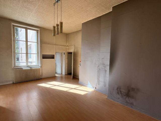 Grand F2 dans l'ancien Immeuble rénové