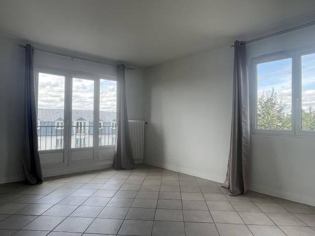 Grand F2 quartier LIBERATION sur LIVRY GARGAN