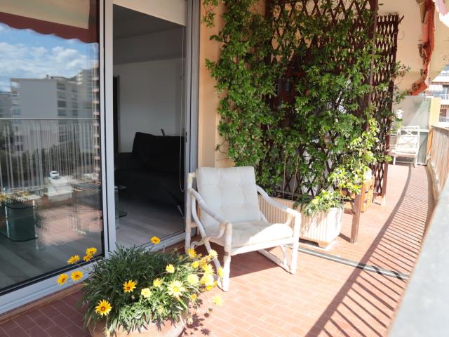 Grand F3/4 DE 93 M2 1390 euros AU NEPTUNE A route des sanguinaires disponible 15 juin