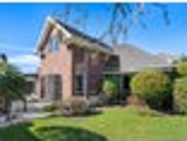 Grand Family Living with Location to Match