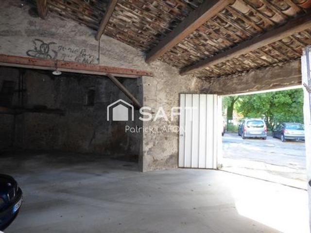 Grand garage, accès facile, proche du centre