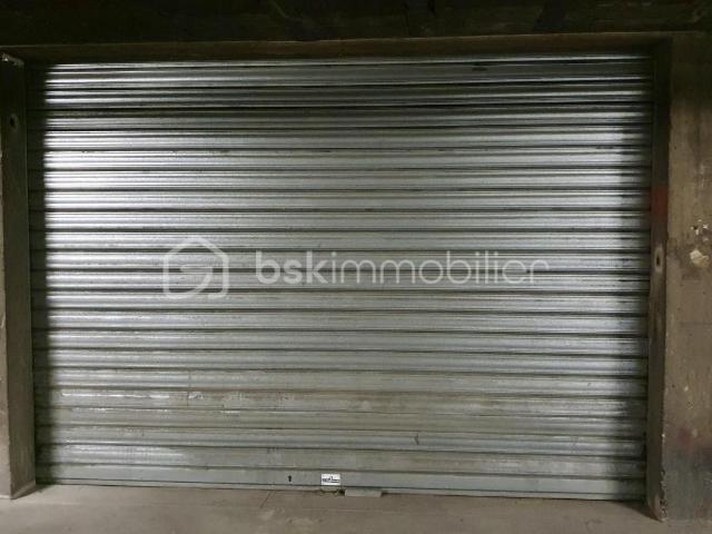 grand GARAGE de 24m2 avec porte motorisée