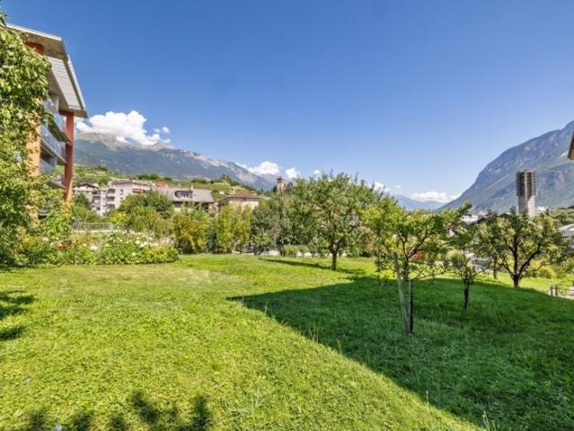 Grand immeuble résidentiel parfaitement placé au centre de tout Centre Ville Sierre
