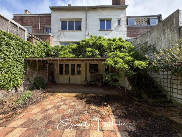 Grand jardin, garage double et 7 chambres à deux pas de la gare d'Arras: une opportunité rare à Saint Michel