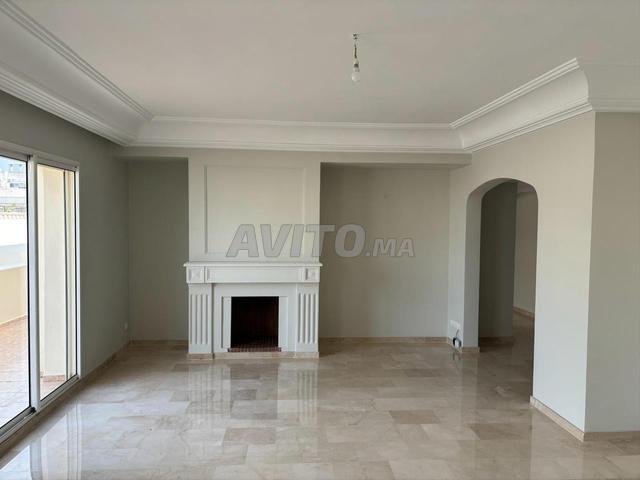 Grand joyau appartement vide Racine