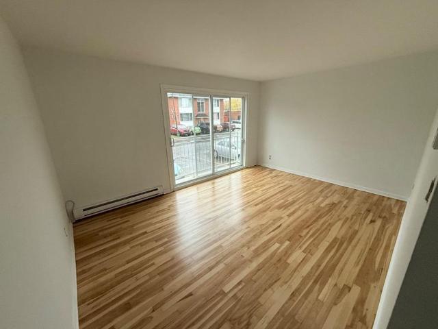 Grand logement 4 1/2 a louer 1mois gratiut pas d,augmentation avant 2028