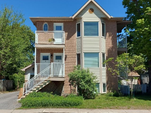 Grand logement 5 1/2 climatisé à Hull, près du Parc de Gatineau